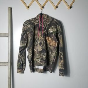 LIKE NEW MOSSY OAK WOMEN'S CAMOUFLAGE AND PINK HOODIE SIZE LARGE